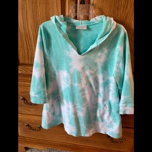 Short sleeve sweatshirt.